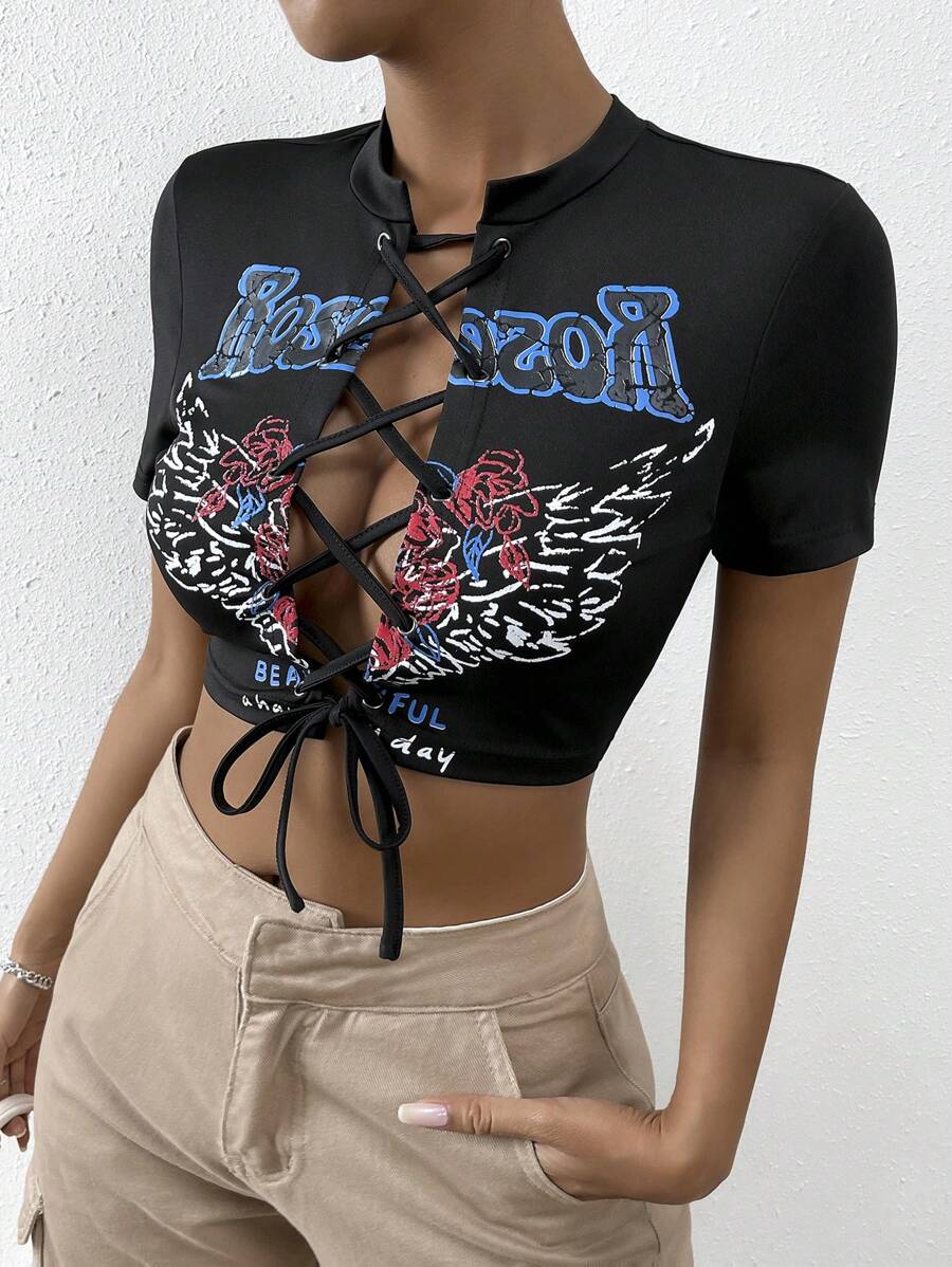 SHEIN Unity Camiseta crop con estampado floral con letra con cordón delantero - Negro - Ver 1