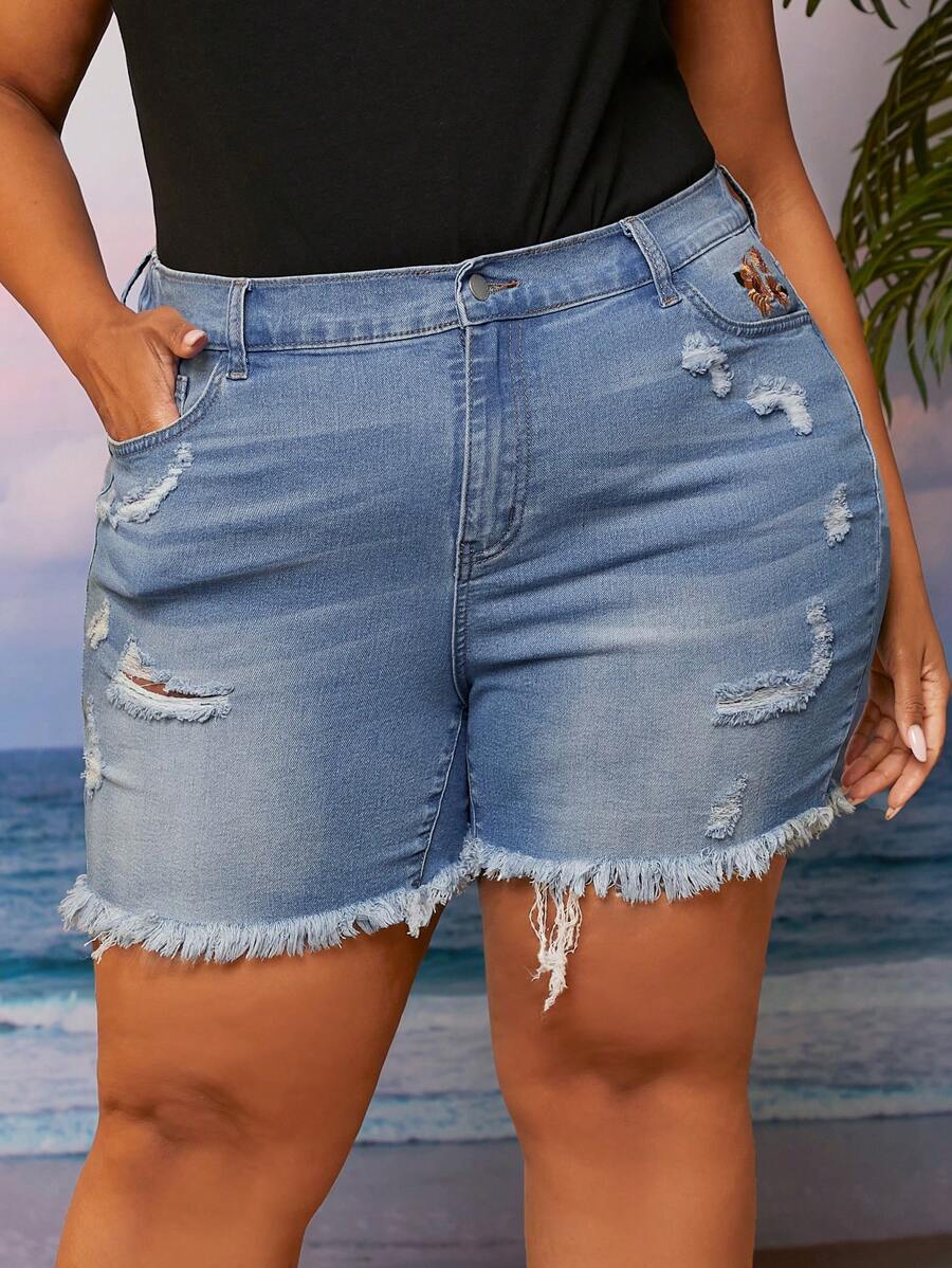 SHEIN CURVE+ 大碼花卉刺繡破洞毛邊牛仔短褲 - 淺色水洗藍 - 查看 1