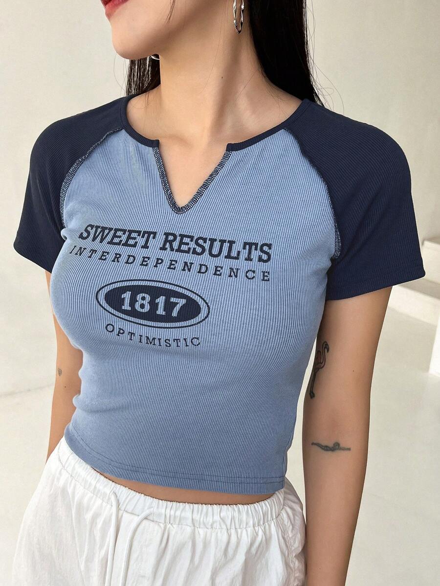 DAZY 字母圖案缺口領拼接插肩袖短款T恤 - 霧霾藍 - 查看 1