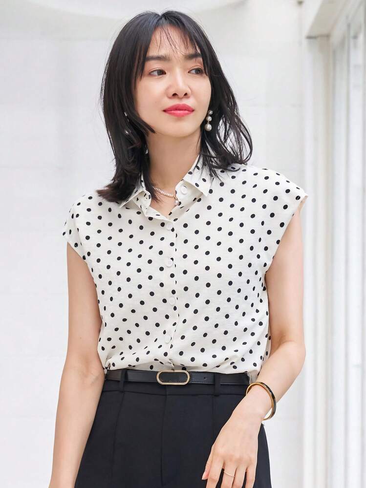 DAZY เสื้อเบลาส์ ครอป ลายจุด แขนค้างคาว - สีขาว - ดู 1