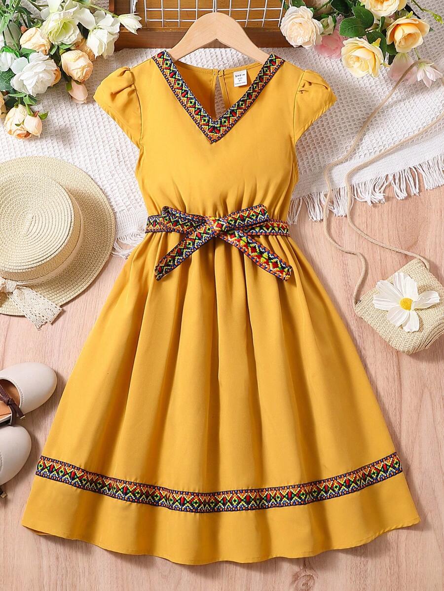 SHEIN 女孩拼接幾何織帶花瓣袖繫腰帶連衣裙 - 芥末黃 - 查看 1