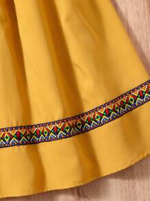 SHEIN 女孩拼接幾何織帶花瓣袖繫腰帶連衣裙 - 芥末黃 - 查看 5