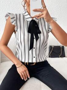 SHEIN Privé Camisa con estampado de rayas ribete con fruncido de cuello con cordón - Blanco y Negro - Ver 3