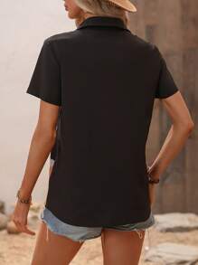 SHEIN LUNE 人像圖案前紐扣襯衫 - 黑色 - 查看 2