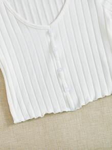 SHEIN EZwear Top tejido de canalé con botón delantero de borde en forma de lechuga - Blanco - Ver 5