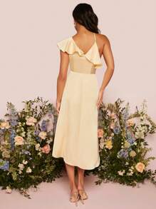 SHEIN Belle 1入組不對稱領荷葉邊高低下擺緞面伴娘連衣裙 - 米色 - 查看 4