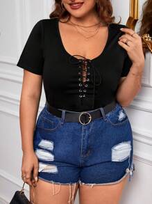 SHEIN Essnce 大碼女性時尚休閒情人節新款粉紅條紋情人節短袖胸前交叉t恤 - 黑色 - 查看 1