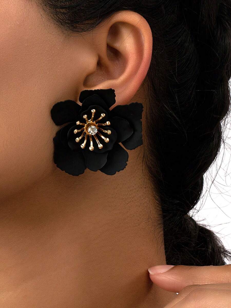 Flower Design Stud Earrings - Black - View 1