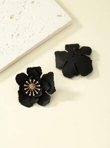 Flower Design Stud Earrings - Black - View 2