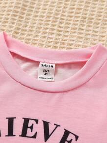 SHEIN 小女童蝴蝶和標語圖案T恤和腰帶牛仔短褲