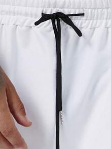 ROMWE MEN Prep 男式字母图案撞色边抽绳腰部宽松篮球短裤，学校 - 白色 - 查看 3