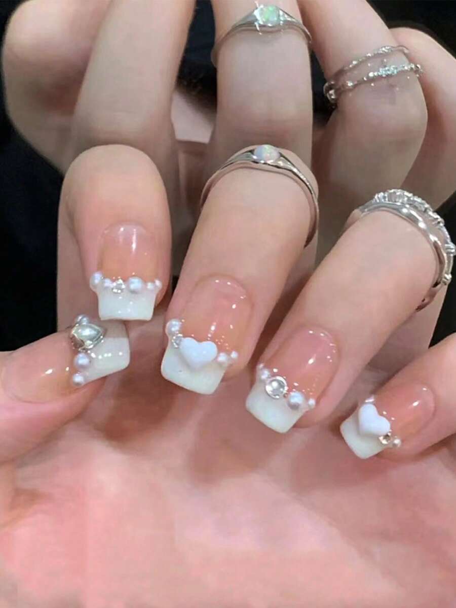 24 件短方形可爱白色心形装饰和日式闪光优雅甜美闪亮珍珠水钻装饰全覆盖假指甲套装，提升您的活泼风格 - 彩色 - 查看 1