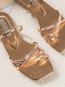 Sandalias planas de verano para mujer de nueva moda, con puntera cuadrada blanca, correa cómoda y estilo slip-on para uso exterior, zapatos elegantes para damas