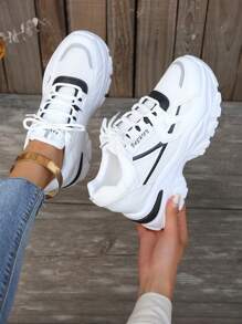 DareSee 女士字母图案系带坡跟运动鞋，运动休闲鞋，适合音乐节、Y2K 节日、返校季、秋季、圣诞节、冬季等场合，也是圣诞礼物的理想之选。