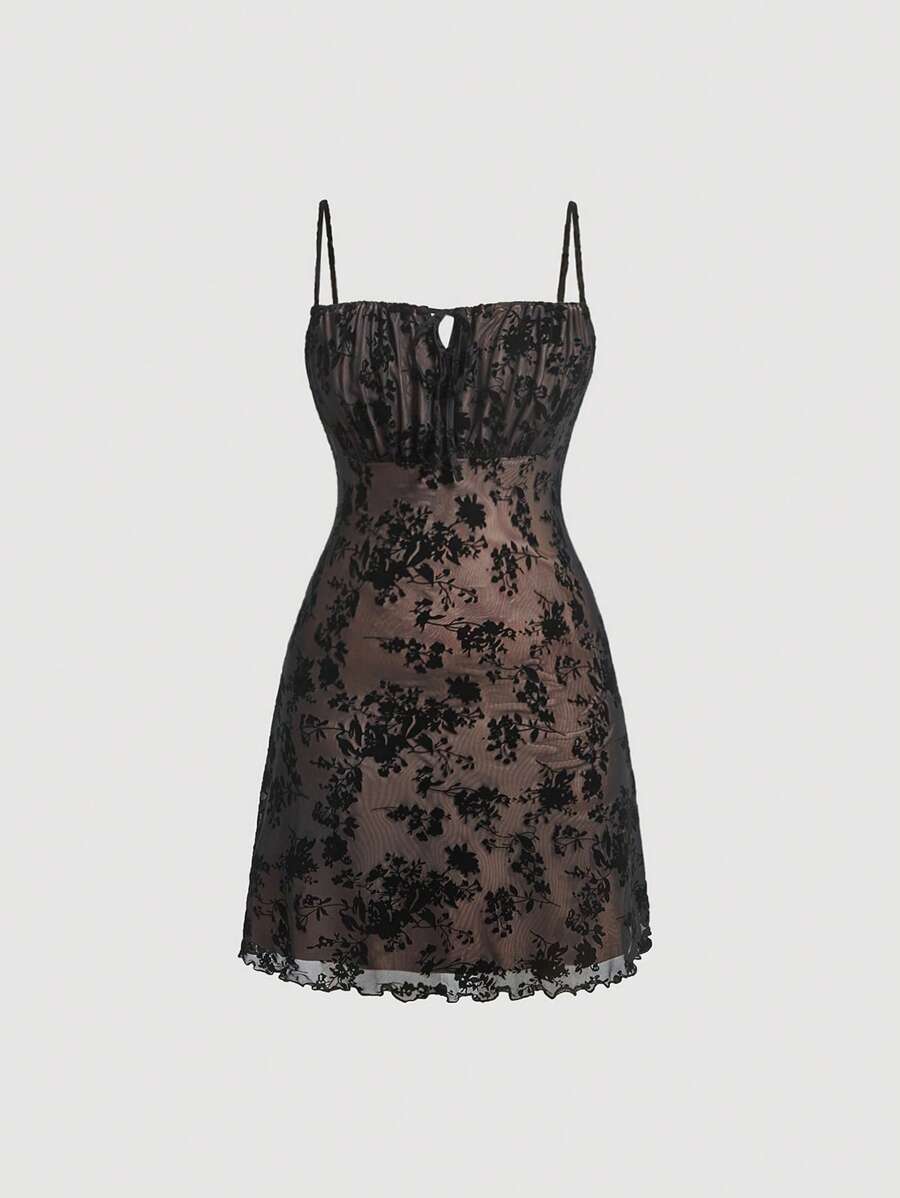 SHEIN MOD Đầm Plus Size Thắt nơ trước Nếp gấp Phần Ngực Hoa Boho - màu đen - Xem 1