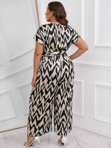 SHEIN Clasi 大碼滿版印花蝙蝠袖腰帶闊腿連體褲 - 黑色 - 查看 2