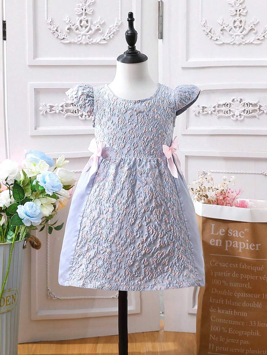 SHEIN 小女童花卉圖案提花前蝴蝶結連衣裙 - 淺藍色 - 查看 1