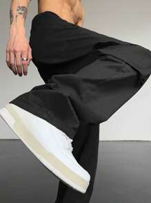 Manfinity EMRG Men Flap Pocket Side Cargo Trousers - Black - View 4