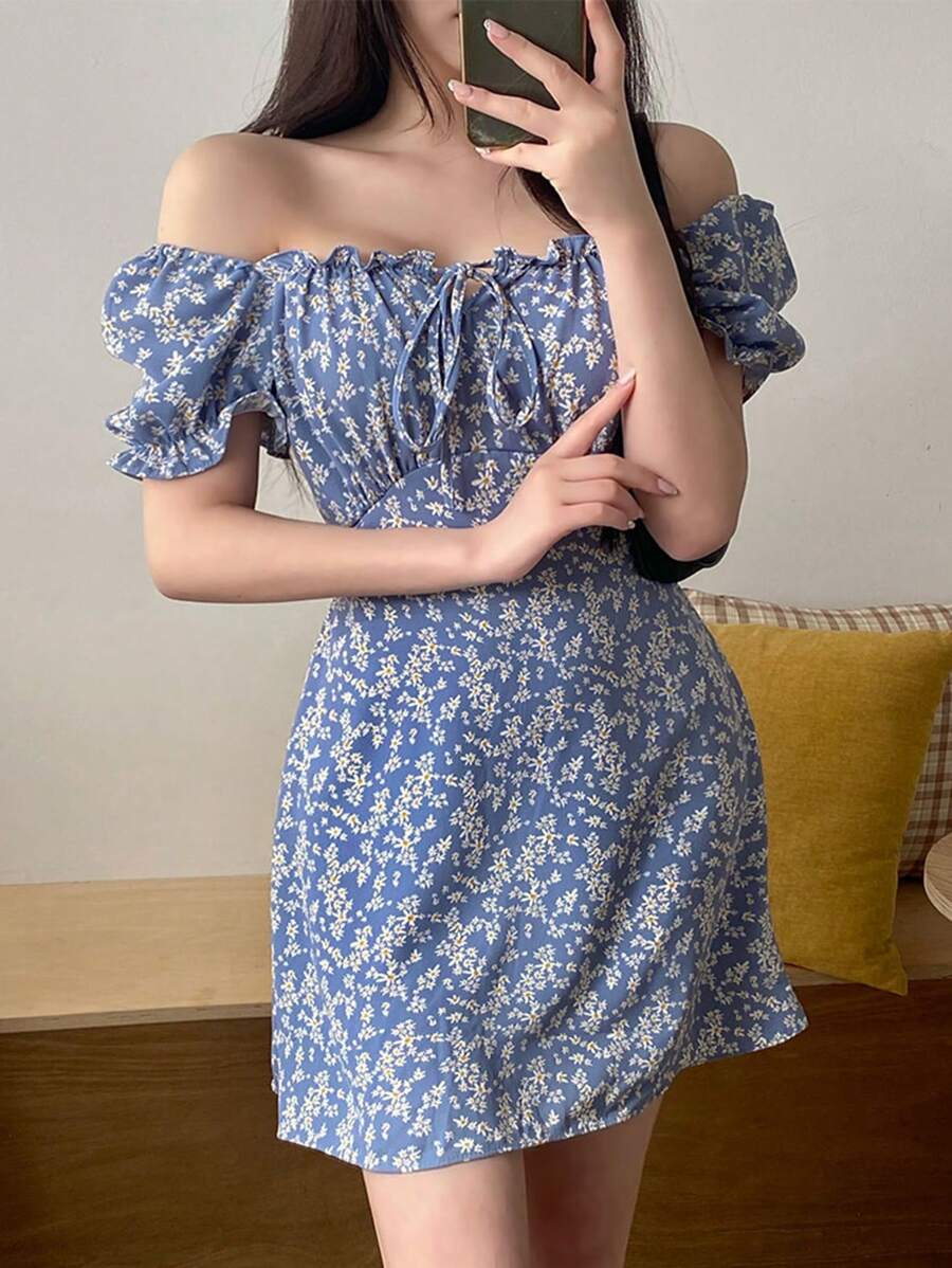 DAZY 小碎花露肩褶邊前繫帶連衣裙 - 藍色 - 查看 1