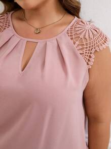SHEIN CURVE+ 大尺碼女士蕾絲拼接襯衫,具有鑲有鑽石的鑲嵌領口 - 藕粉色 - 查看 7