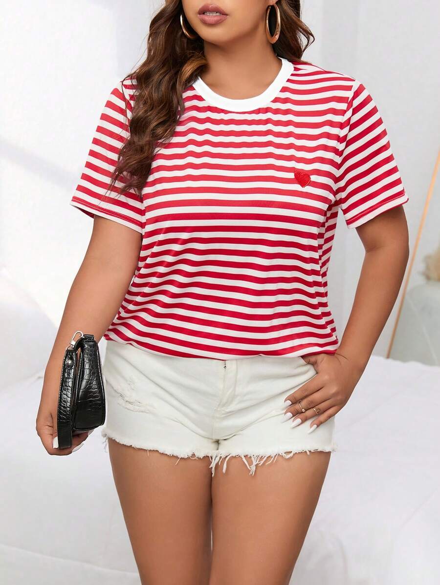 SHEIN Essnce Camiseta de rayas con bordado de corazón talla grande para el verano - Rojo y blanco - Ver 1