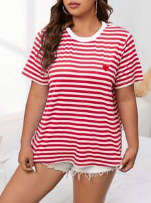 SHEIN Essnce Camiseta de rayas con bordado de corazón talla grande para el verano - Rojo y blanco - Ver 6