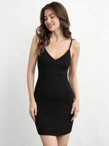 Ocili 柔順舒適的黑色V領吊帶睡裙 - 黑色 - 查看 1