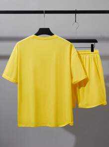 Manfinity Homme Loose Fit Men's T-Shirt With Letter Graphic & Drawstring Waist Shorts - Yellow - View 3
