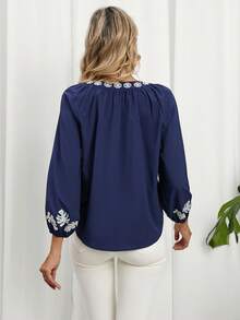 SHEIN LUNE Blusa tropical con bordado de cuello notch de manga farol - Azul Marino - Ver 2