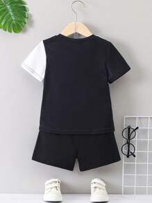 SHEIN Bộ trang phục dạo phố thông thường màu đen trắng cho bé trai với cổ tròn và tay áo thông thường cho mùa hè - Đen và trắng - Xem 2