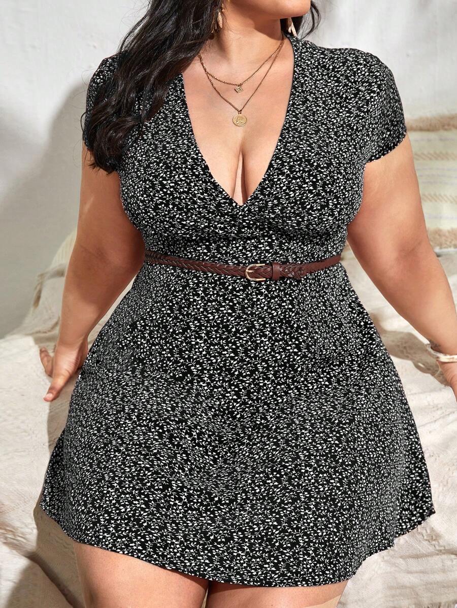 SHEIN VCAY 大码波西米亚风满身植物印花连衣裙（不含腰带）