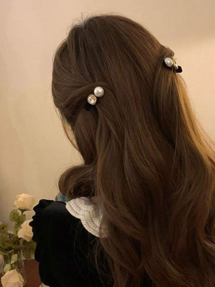 女性用 白いフェイクパール装飾ヘアクリップ 4個セット、エレガントなヘアアクセサリー、クロウクリップ、ヘアクロー、ヘアバレット、学校用品、パールヘアアクセサリー、ヘッドアクセサリー、ヘアピン - ブラック&ホワイト - 見る 1
