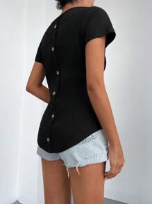 Button Back Curved Hem Tee - màu đen - Xem 1