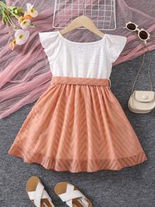 SHEIN Vestido De Niña Joven Con Adornos De Volantes Bordados Con Ojales De Dos Tonos