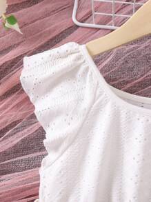 SHEIN Vestido De Niña Joven Con Adornos De Volantes Bordados Con Ojales De Dos Tonos