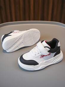 運動板鞋適用於男孩字母圖案刺繡細節前綁帶運動鞋