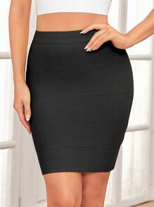 Falda ajustada con cremallera trasera