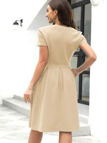 素色斜口袋褶皺連衣裙 - 杏色 - 查看 2