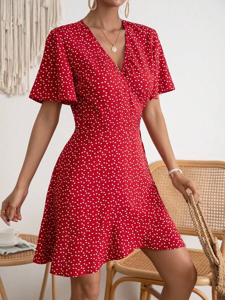 SHEIN Clasi 紙屑愛心圖案蝴蝶袖連衣裙