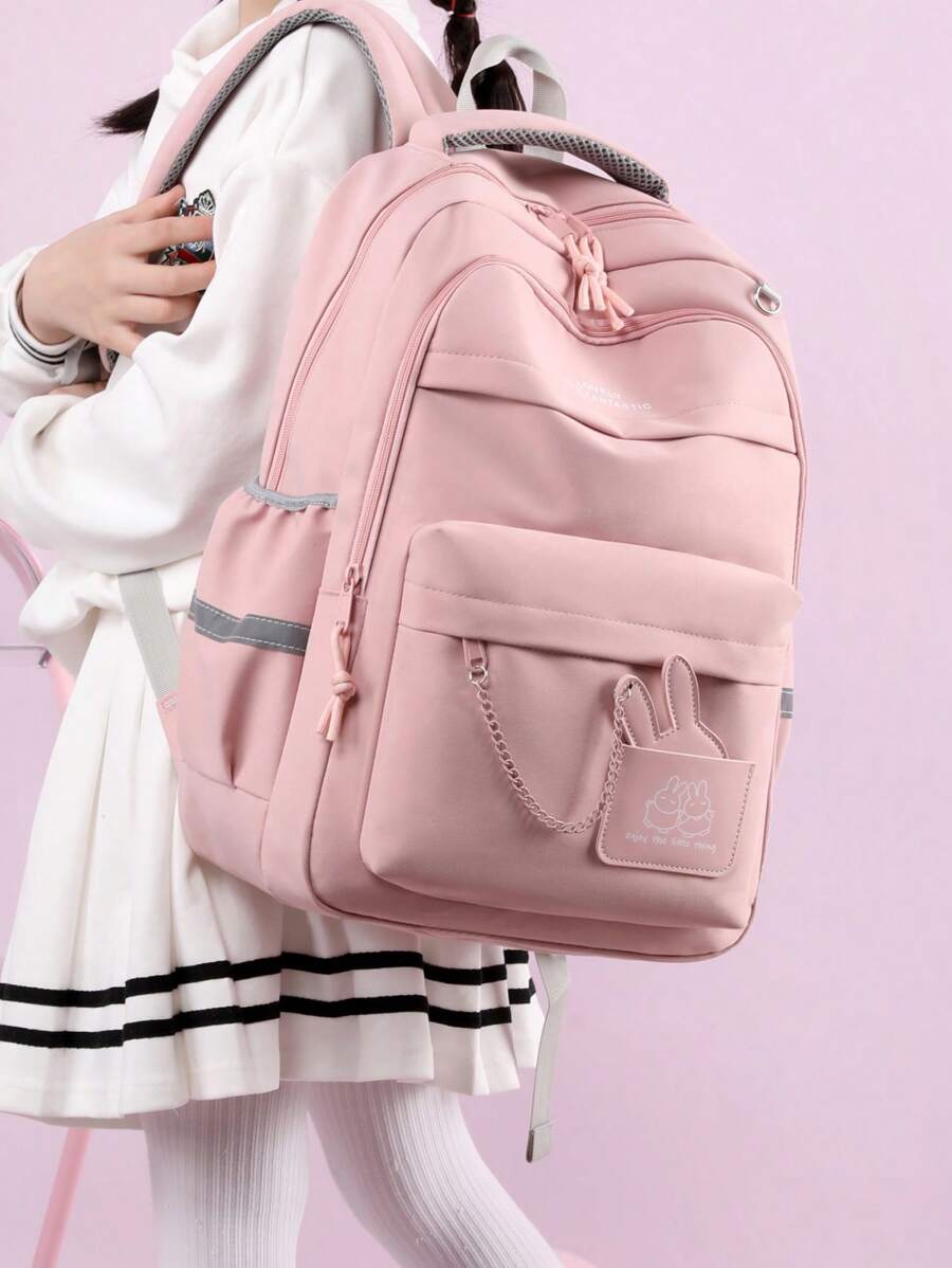 中號經典背包字母拼貼裝飾書包，適合畢業生、青少年女孩、新生、大二、大三、大學、大學和高中，非常適合戶外、旅行和返校