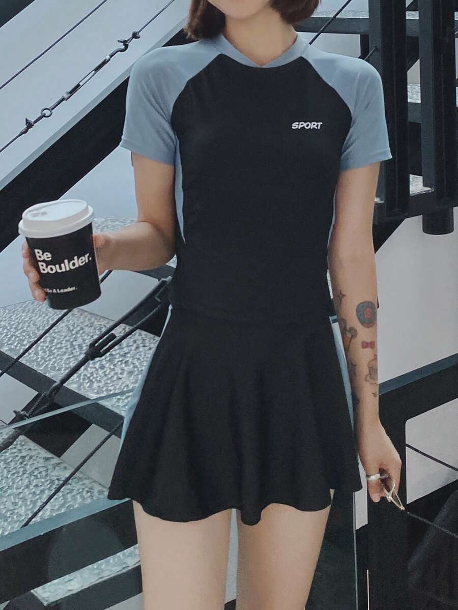 Bañador bikini con estampado de letra de dos tonos de manga raglán - Negro - Ver 1