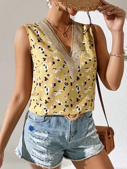 SHEIN VCAY Allover Print Guipure Lace Panel Blouse