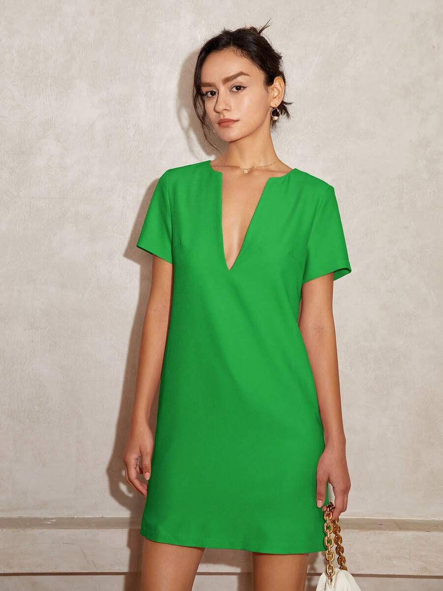 女式纯色 V 领短袖直筒中长休闲连衣裙