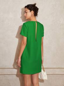 女式纯色 V 领短袖直筒中长休闲连衣裙