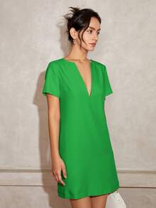 女式纯色 V 领短袖直筒中长休闲连衣裙