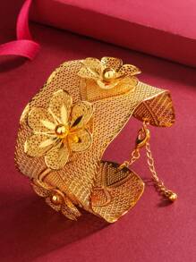 1入組優雅婚禮風格鏤空花朵設計可調節寬袖口手鍊適合派對和節日時尚首飾