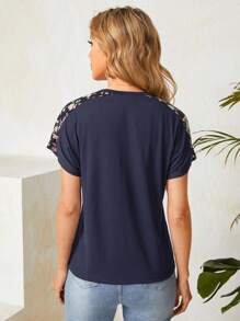 SHEIN LUNE Áo thun nữ Túi Hoa Giải trí - Màu xanh hải quân - Xem 2