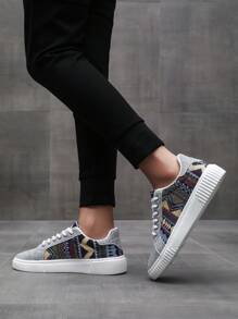 Men Geometric Pattern Lace-up Front Skate Shoes, Sporty Outdoor Sneakers