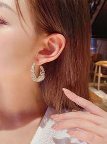 1 Pair Fashion New Baroque Crystal Hoop Earrings, Versatile Simple C-Shape Personality Charm Earrings (Random Hollow Or Solid)