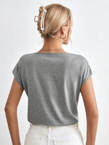 SHEIN Frenchy 愛心刺繡貝殼邊蝙蝠袖凸花蕾絲細節T恤 - 淺灰色 - 查看 6
